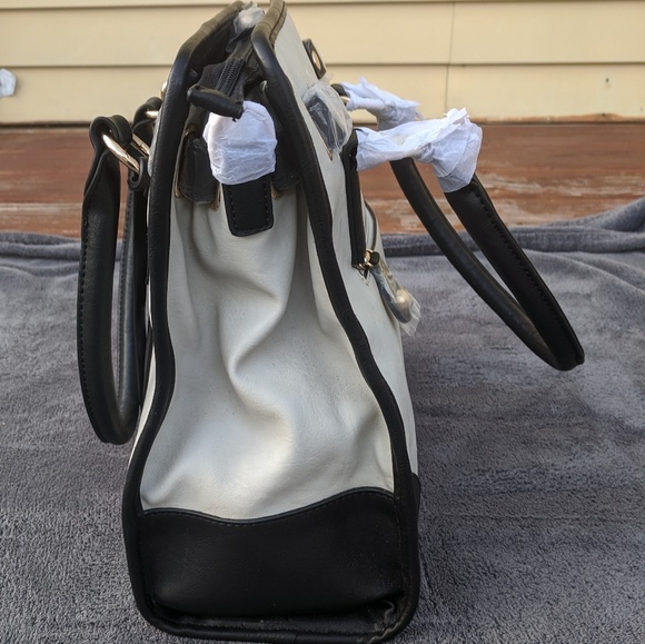 NWOT Black/White purse - Picture 4 of 7